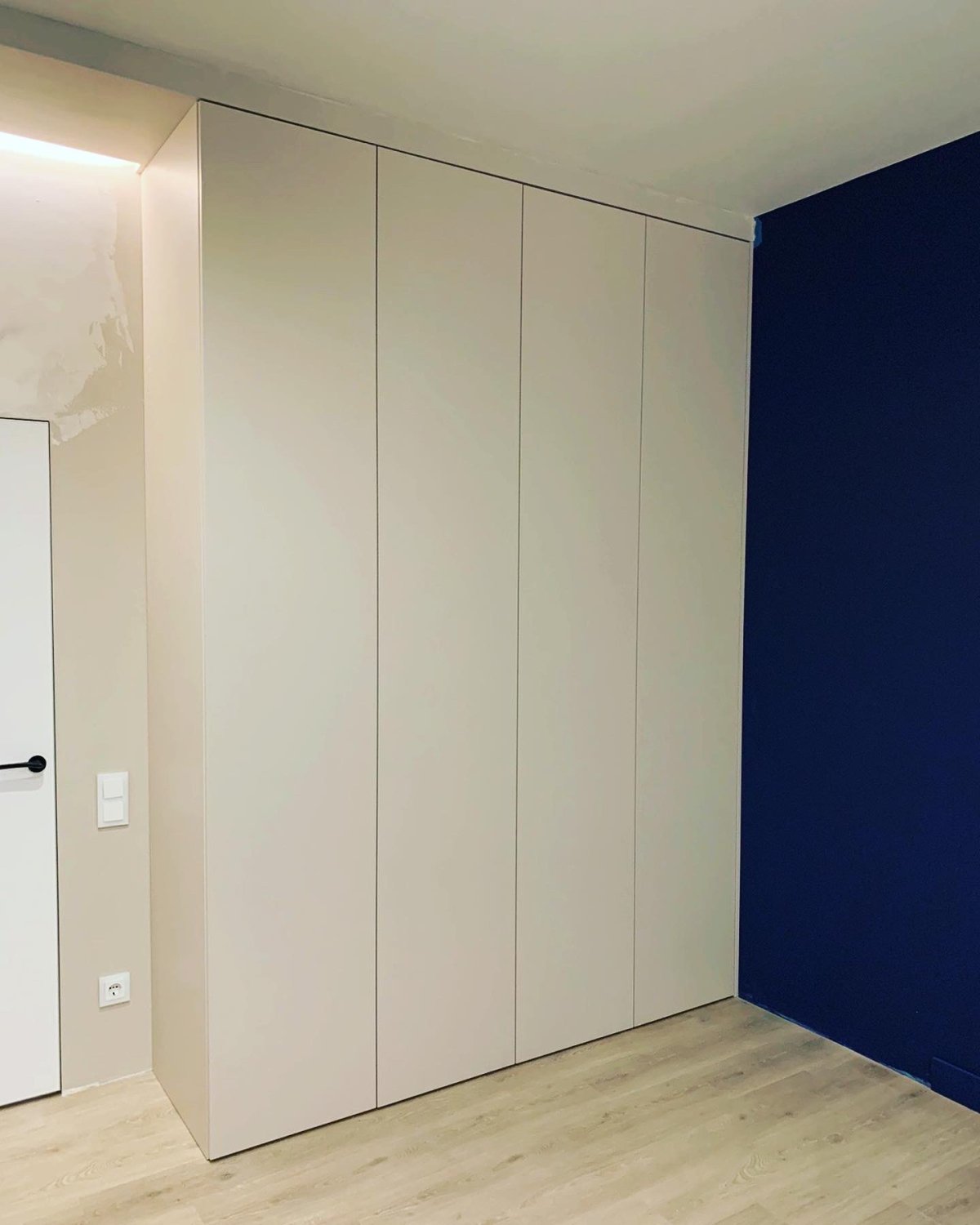 Шкаф без цоколя