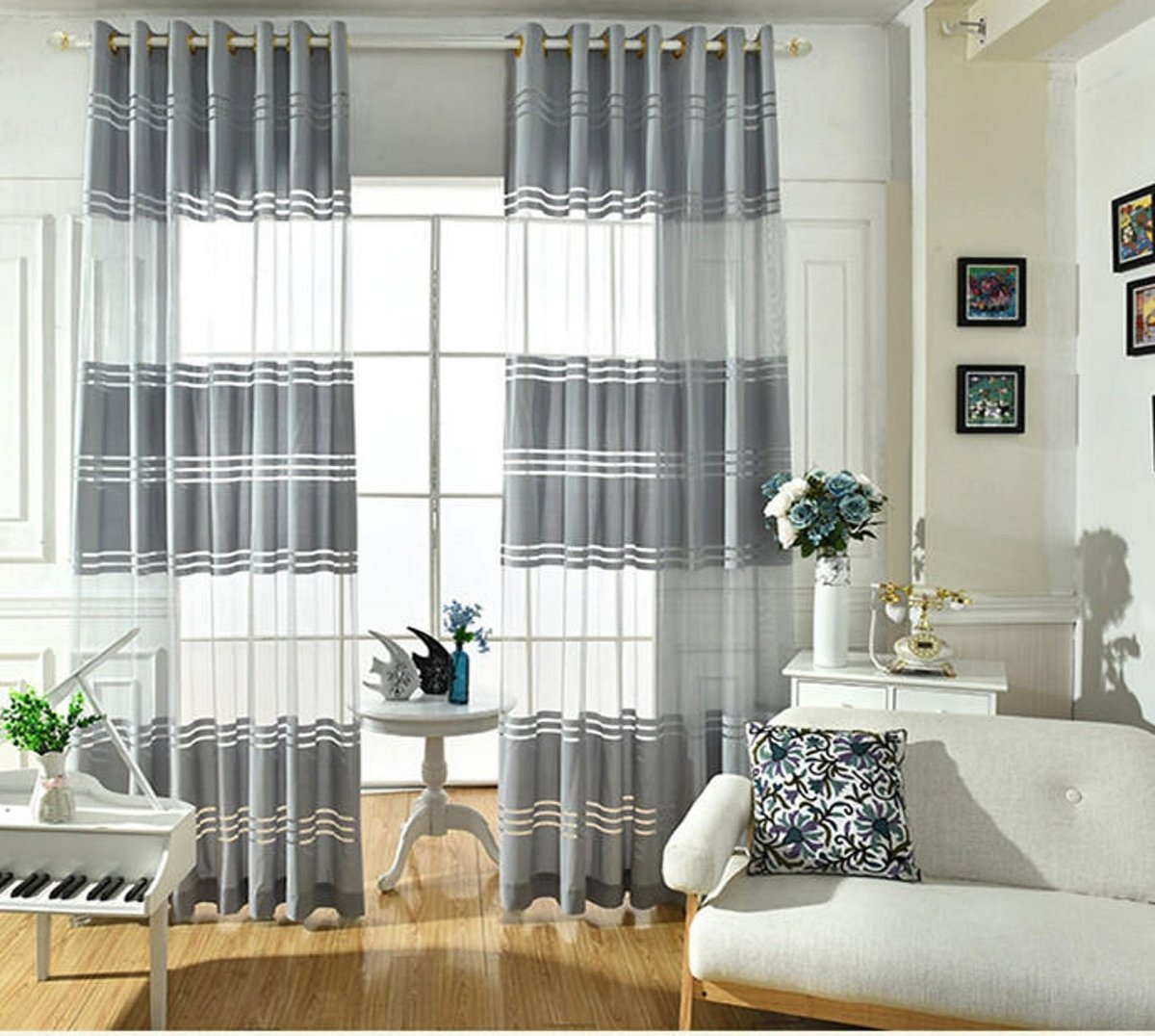 Полосатые сиреневые шторы в интерьере