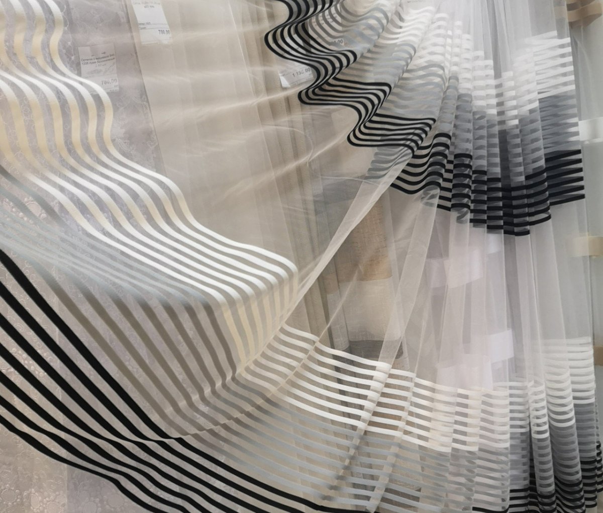 Тюль в полоску горизонтальную