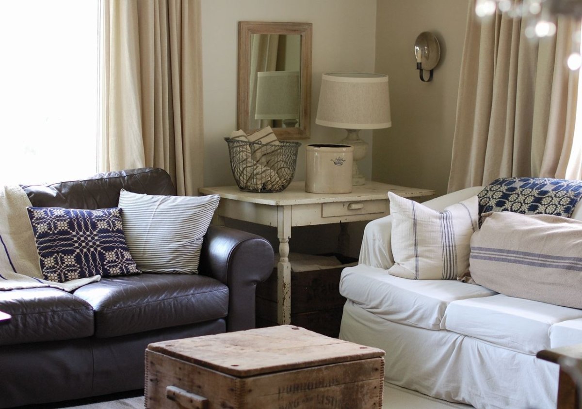 Картины над диваном в гостиной