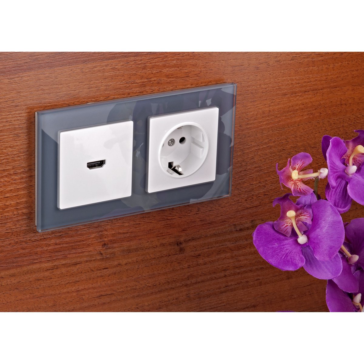 Панель для розеток и выключателей