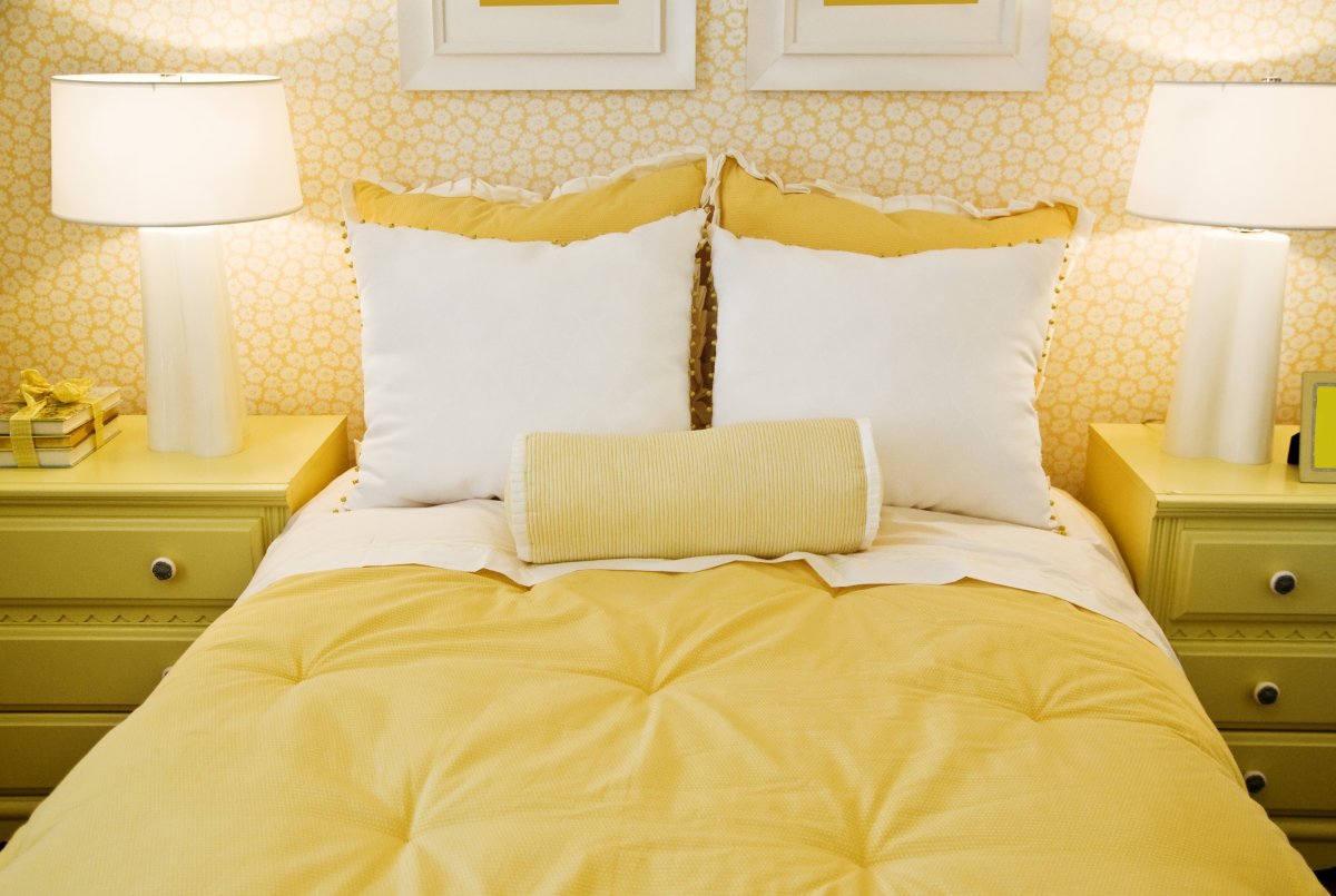 Спальня в желтом цвете