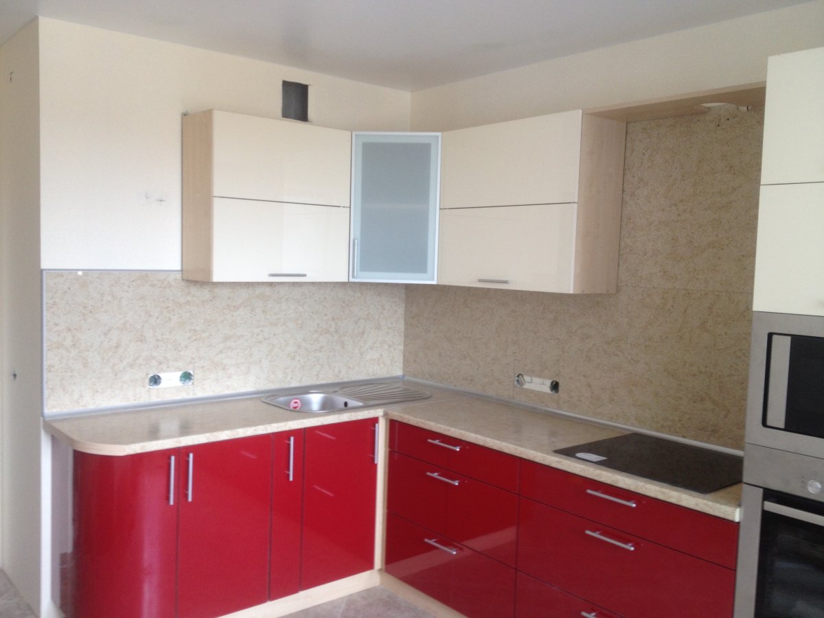 Кухонные гарнитуры угловые с пеналом