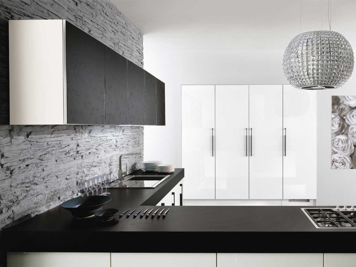 Черно белая кухня