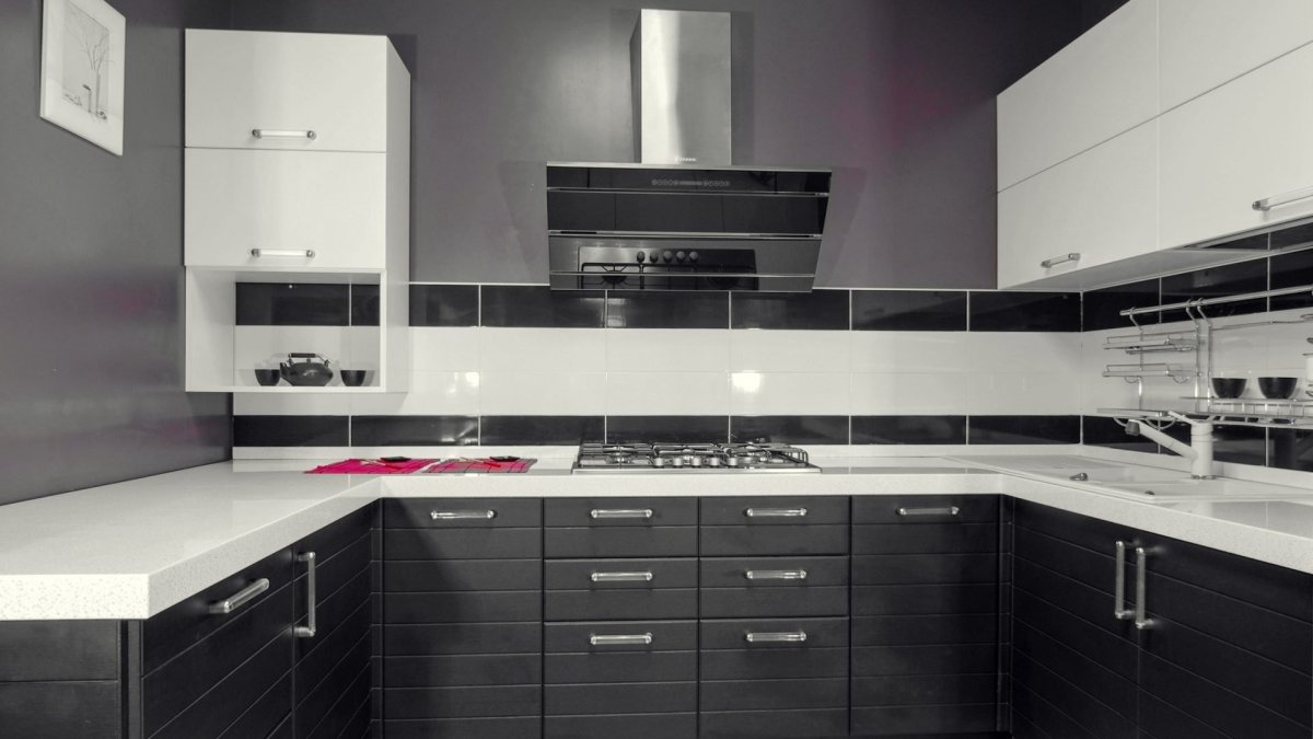 Черно белая кухня