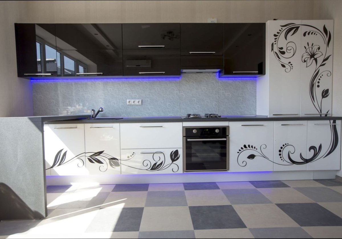 Черно белый рисунок на фасад кухни