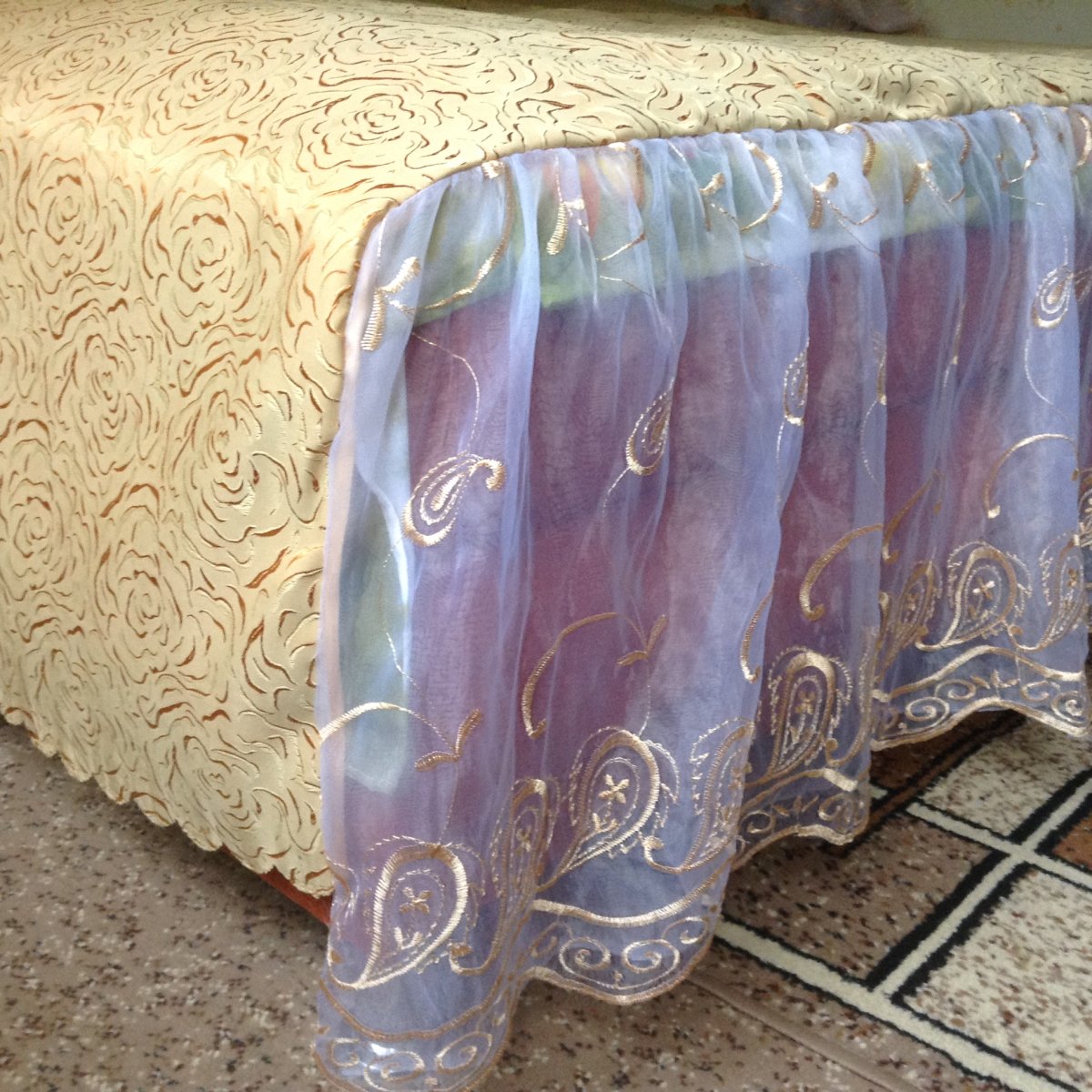 Скатерть из старой тюли