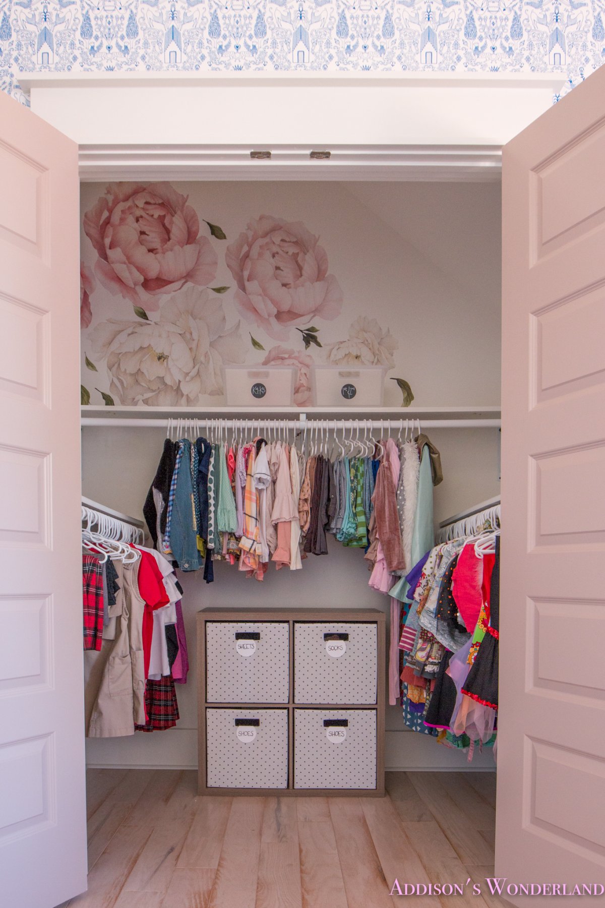 Шкаф для маленькой девочки