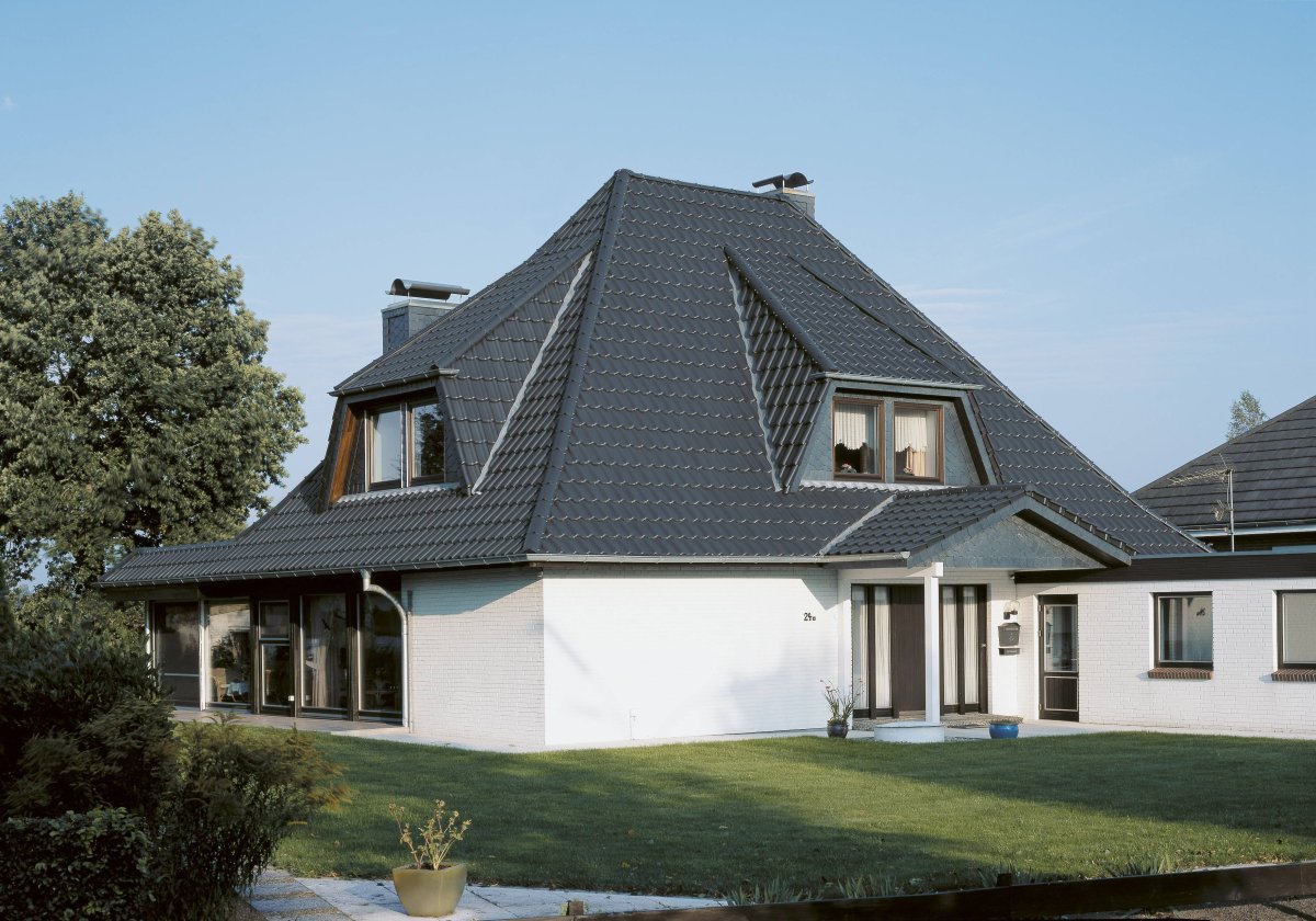 Вальмовая мансардная кровля