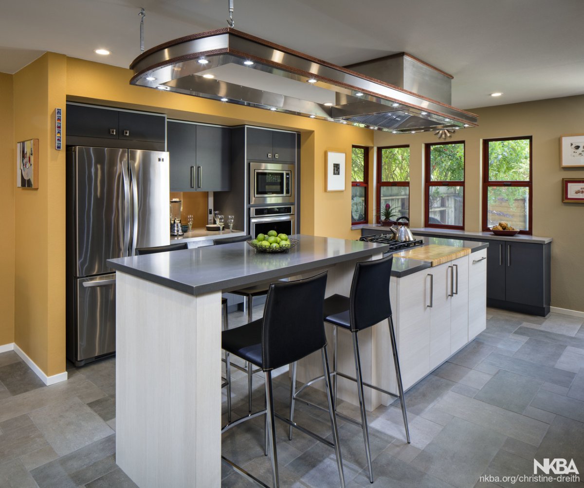 Кухня столовая с барной стойкой