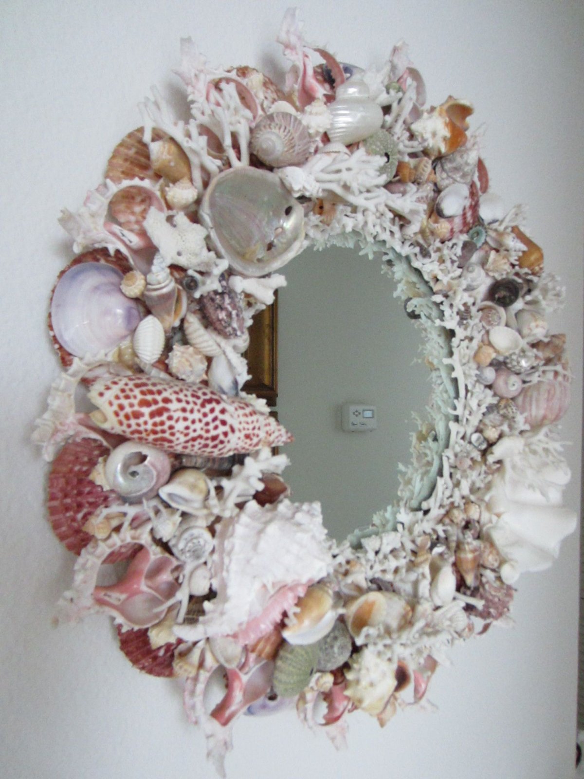 Скульптура из морской гальки