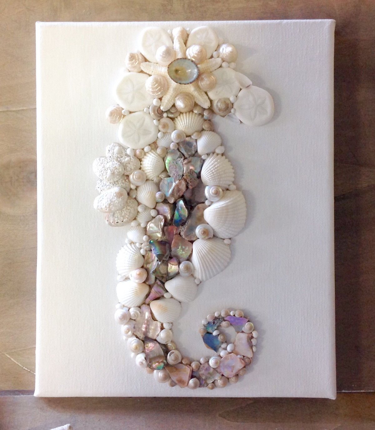 Панно рыбки из ракушек