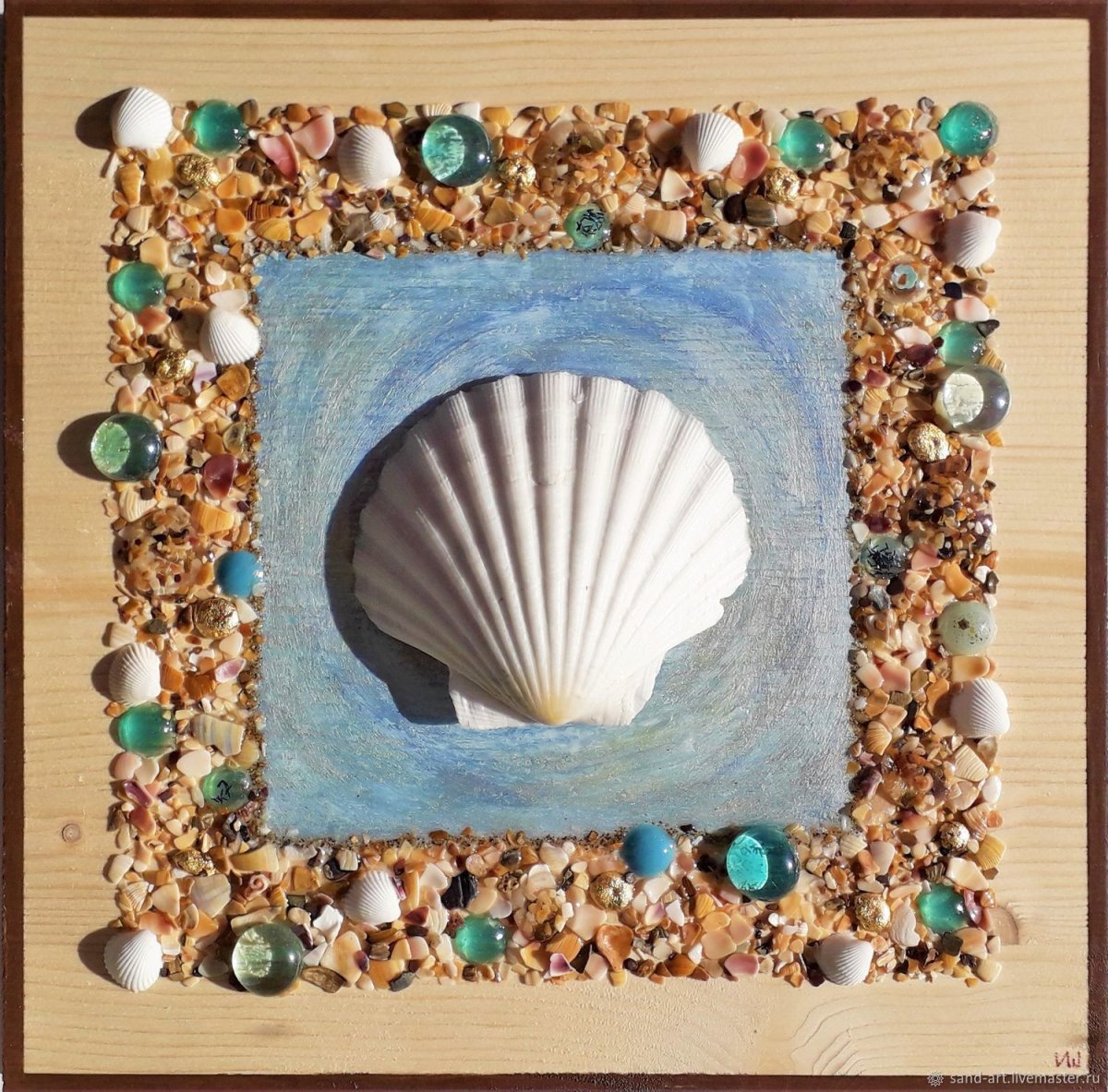 Панно из ракушек и камней