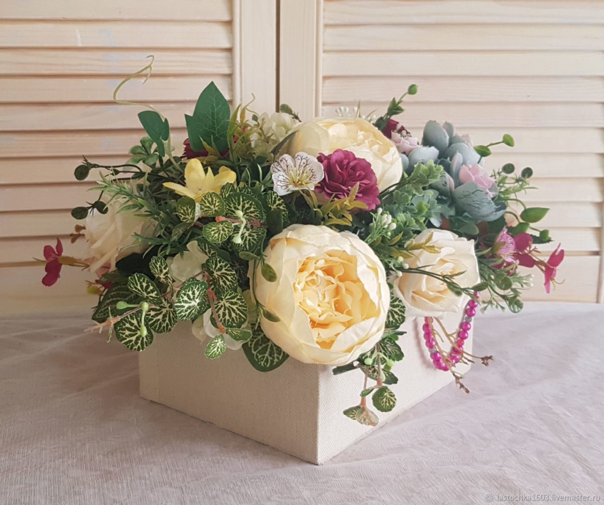 Цветочная композиция в вазе