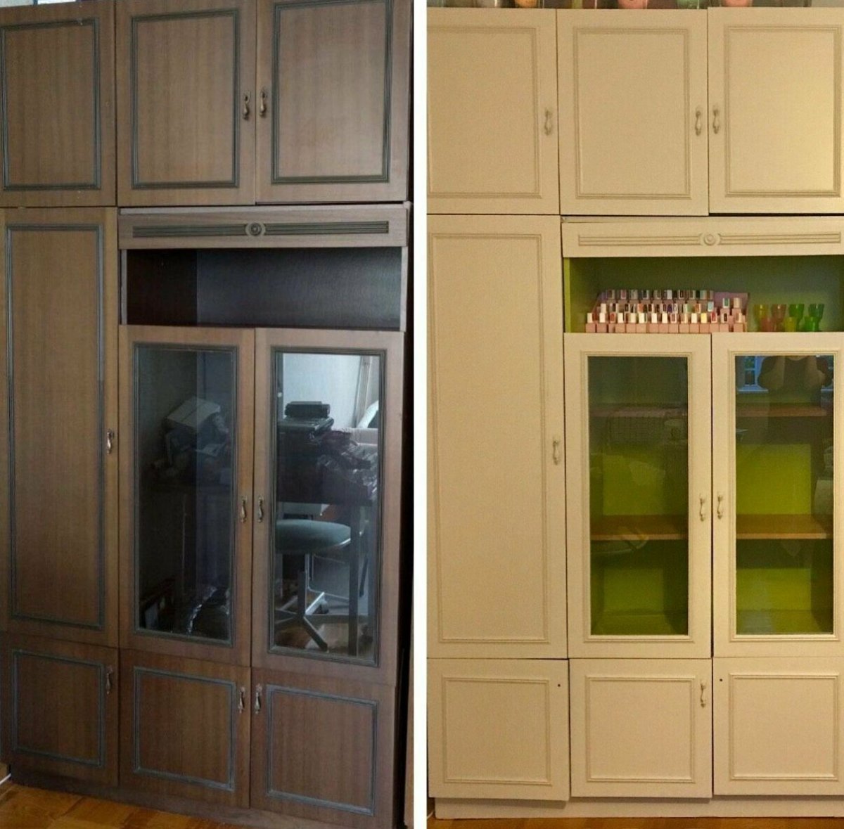 Гостиная с полками на стене