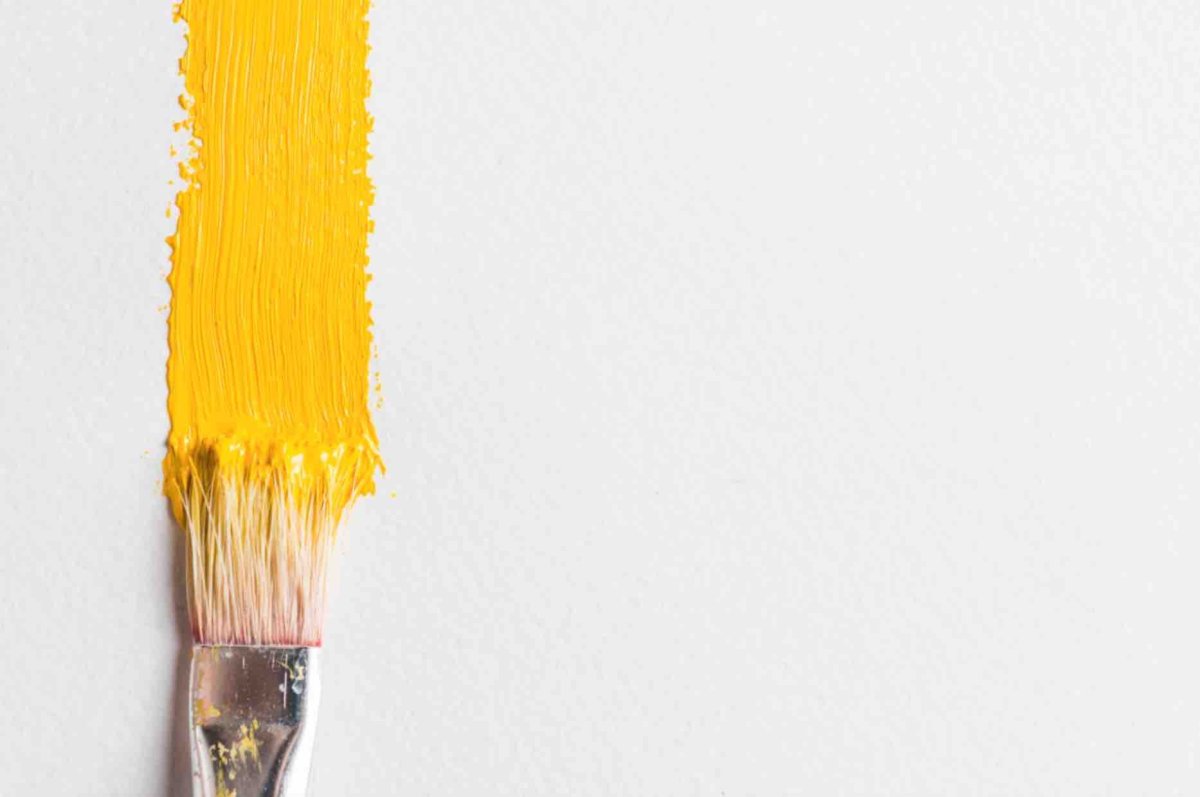 Мазок желтой краски