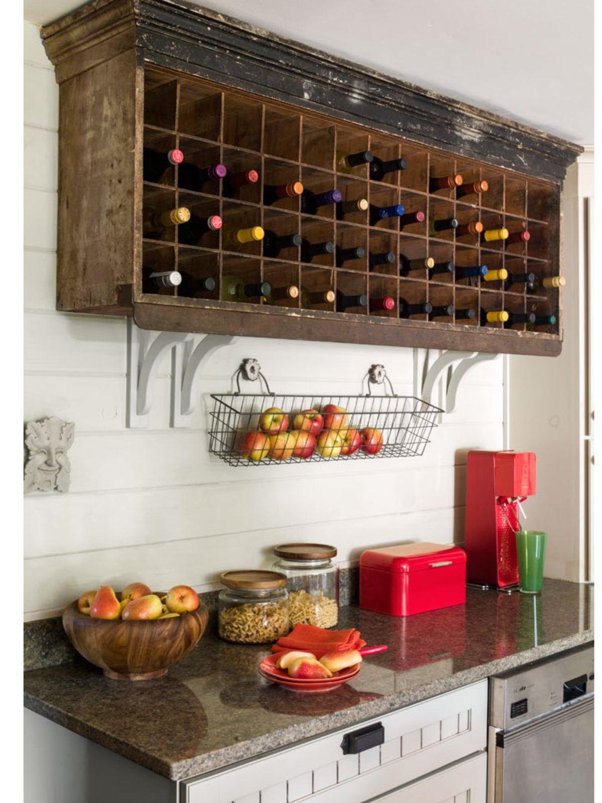 Винный стеллаж на кухне