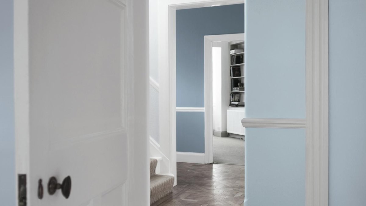 Светлая стена