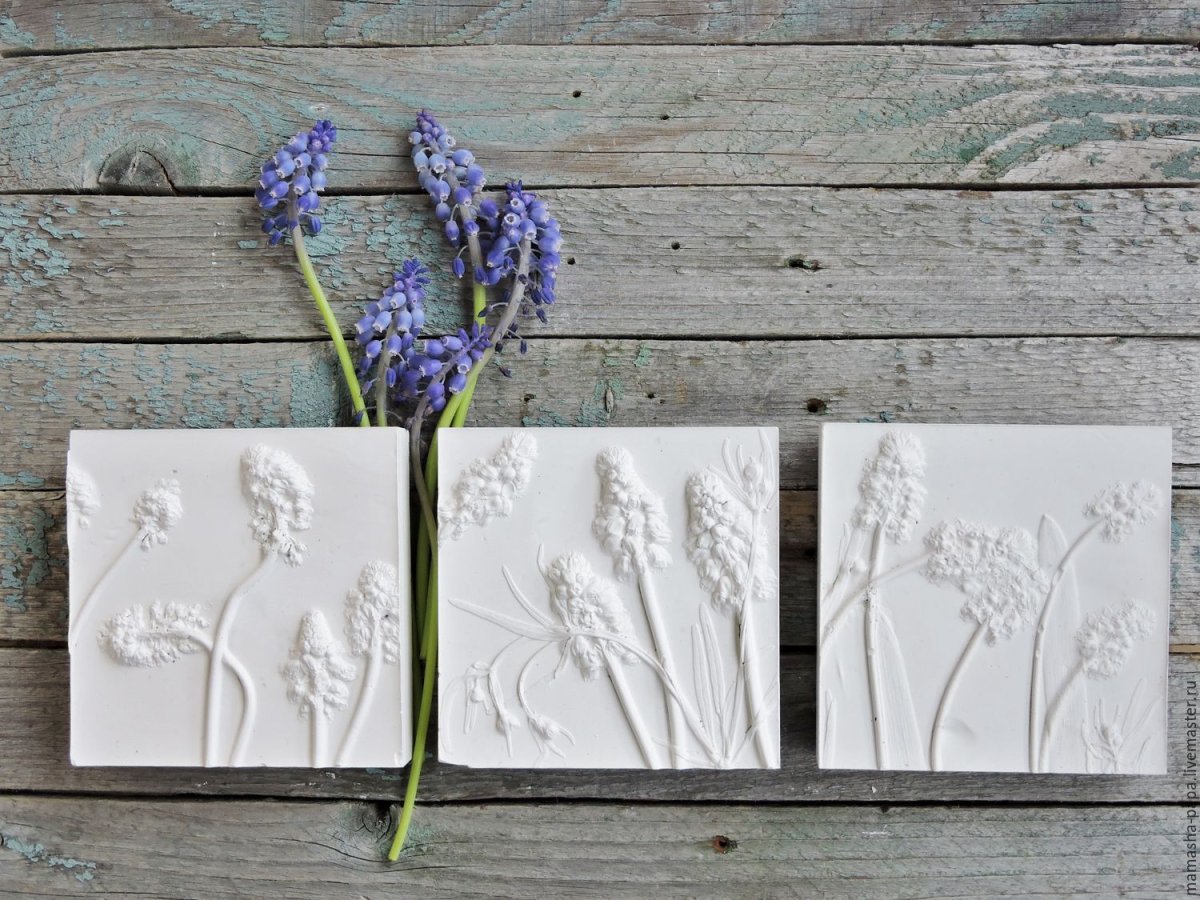 Ботанический барельеф зеркало