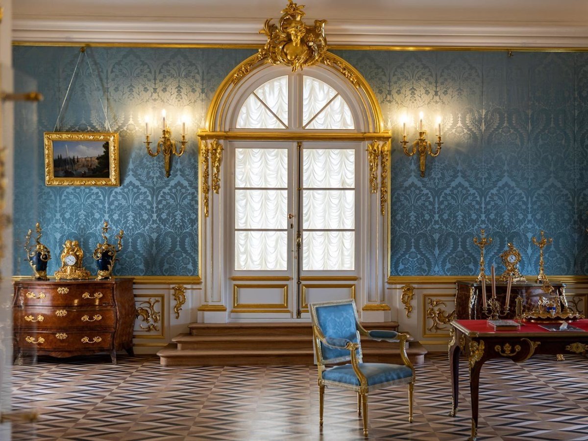 Монплезир дворец в Петергофе интерьеры