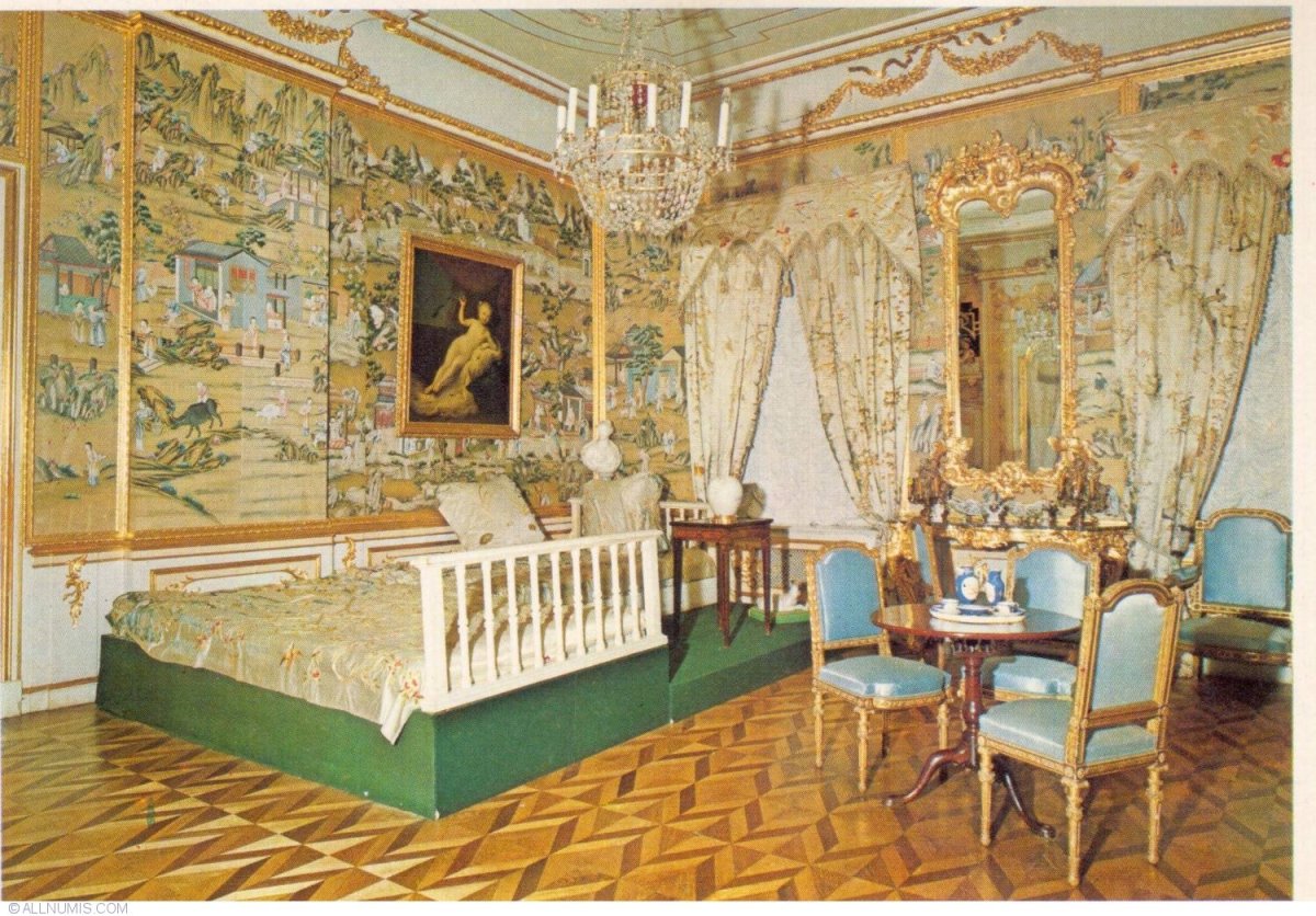 Домик Петра 1 в Петергофе внутри