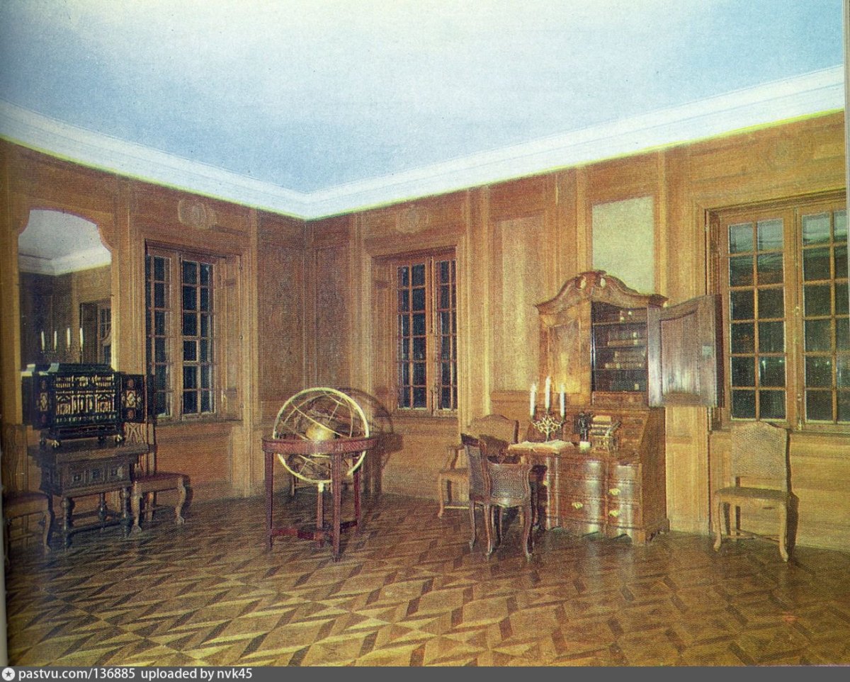 Меншиковский дворец кабинет Петра ремесел