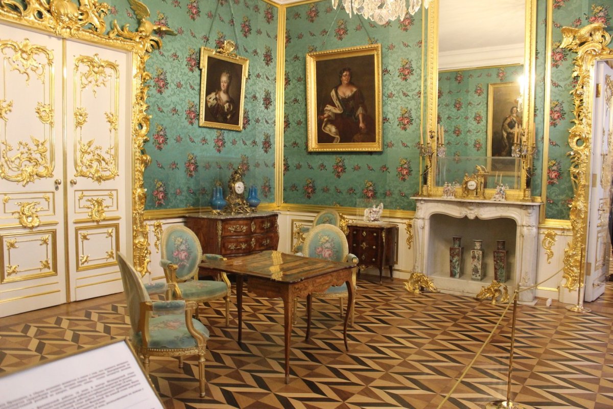 Штандартная Петергофский дворец