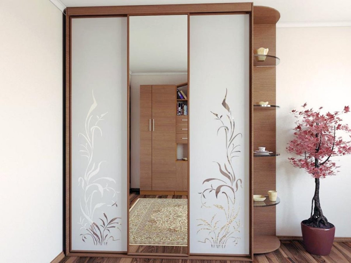 Шкаф купе с угловыми полками