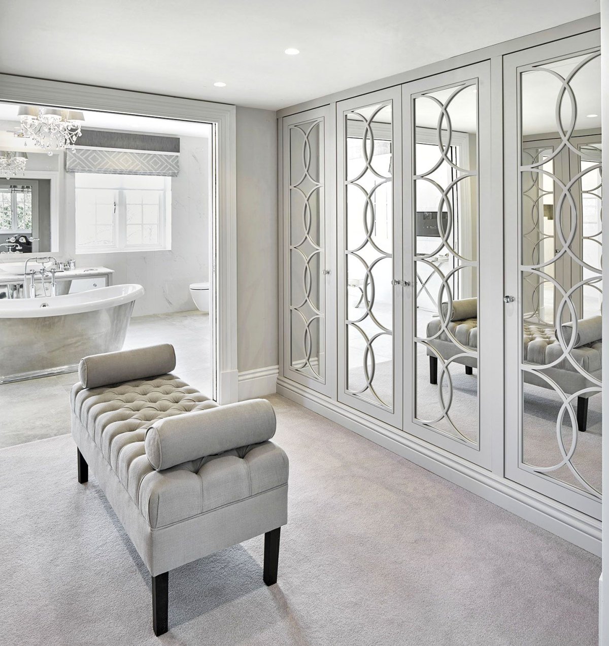 Гардеробные с зеркальными дверями