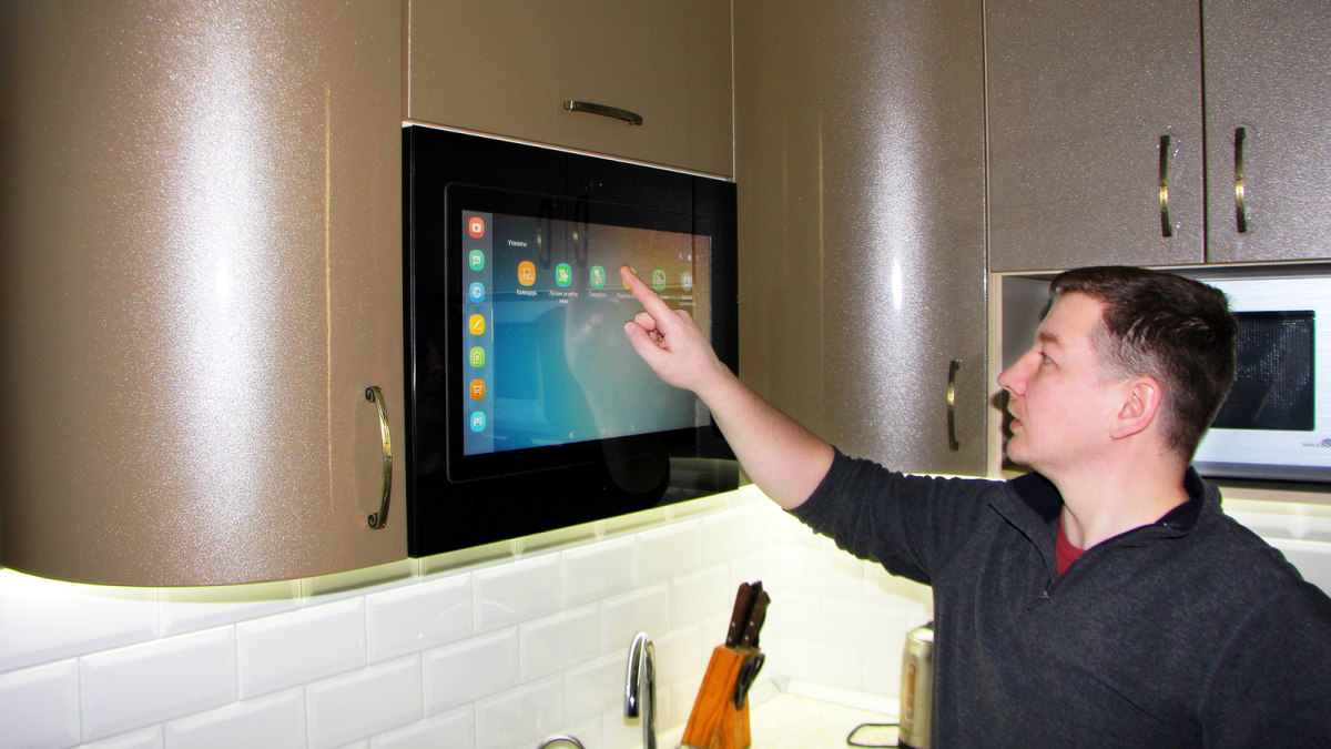 Телевизор в кухню настенный