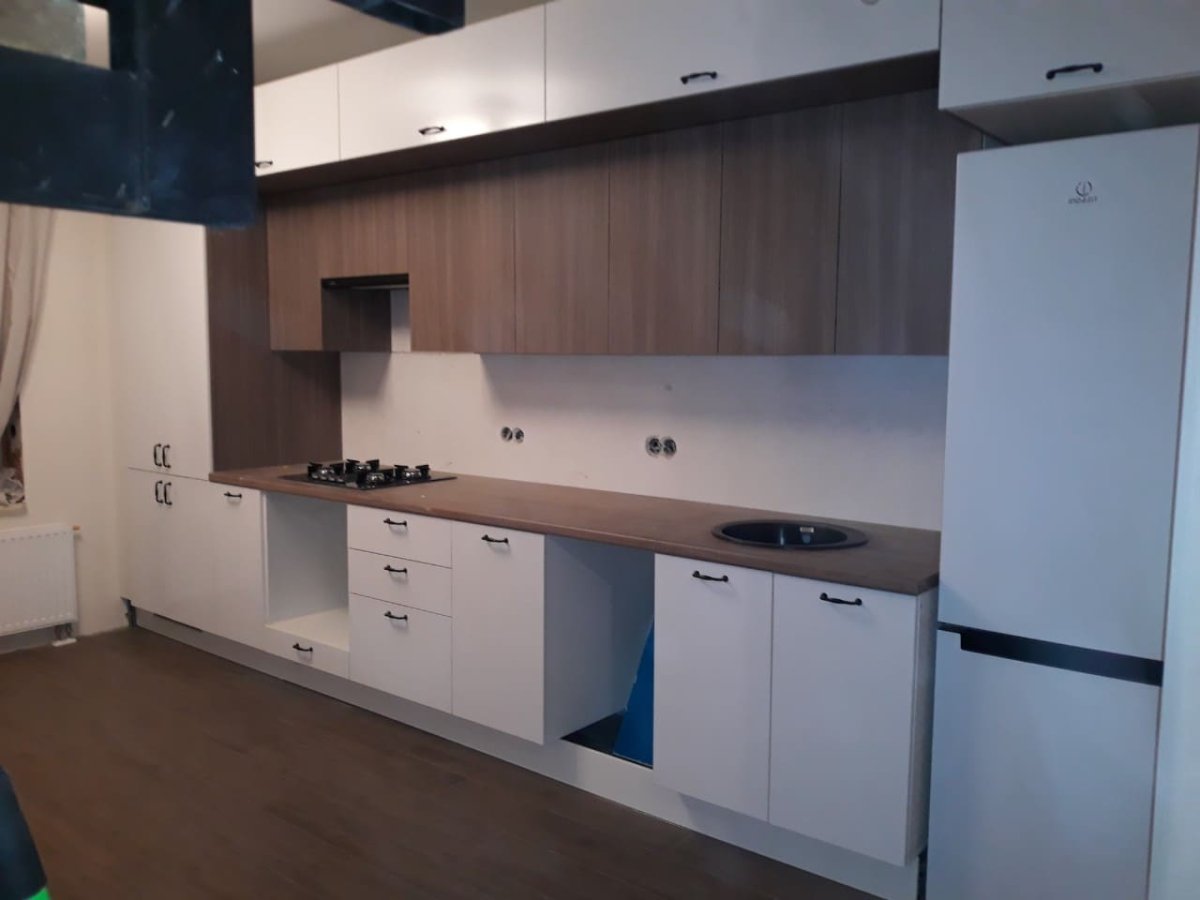 Кухонный гарнитур с антресолями