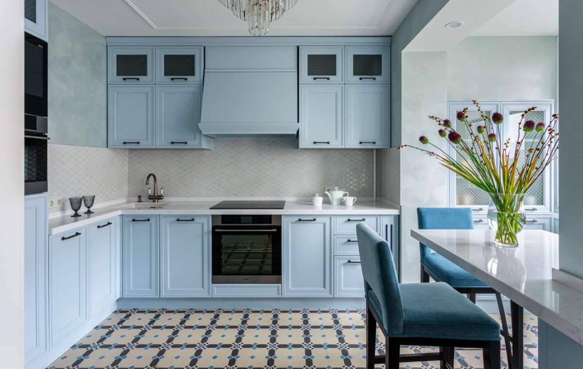 Бело голубая кухня