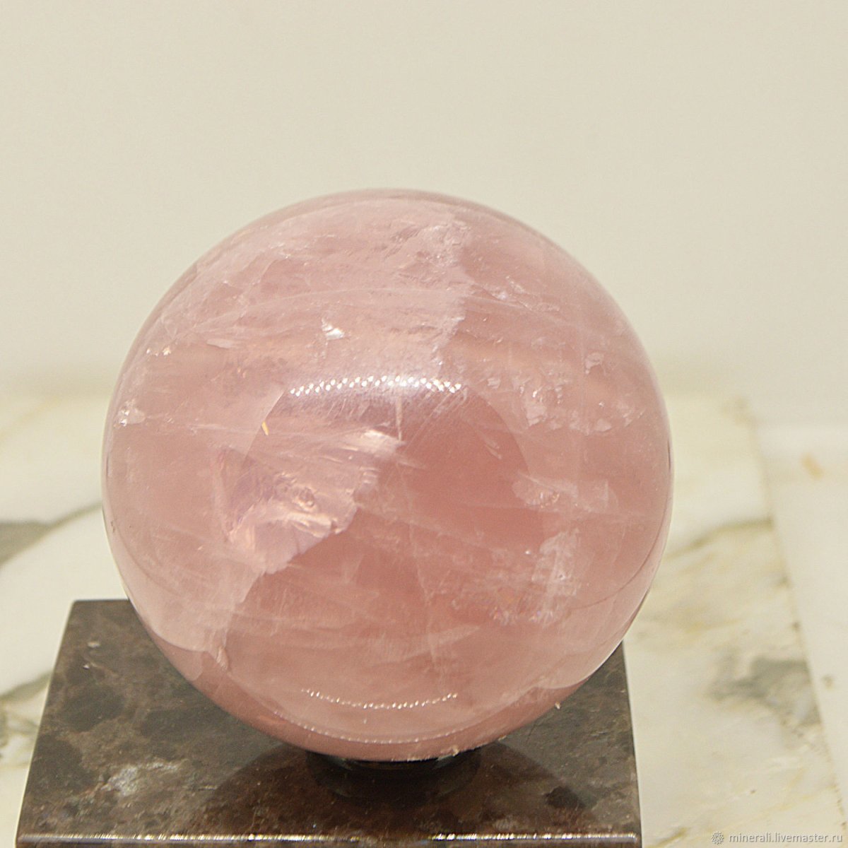 Розовый кварц в интерьере