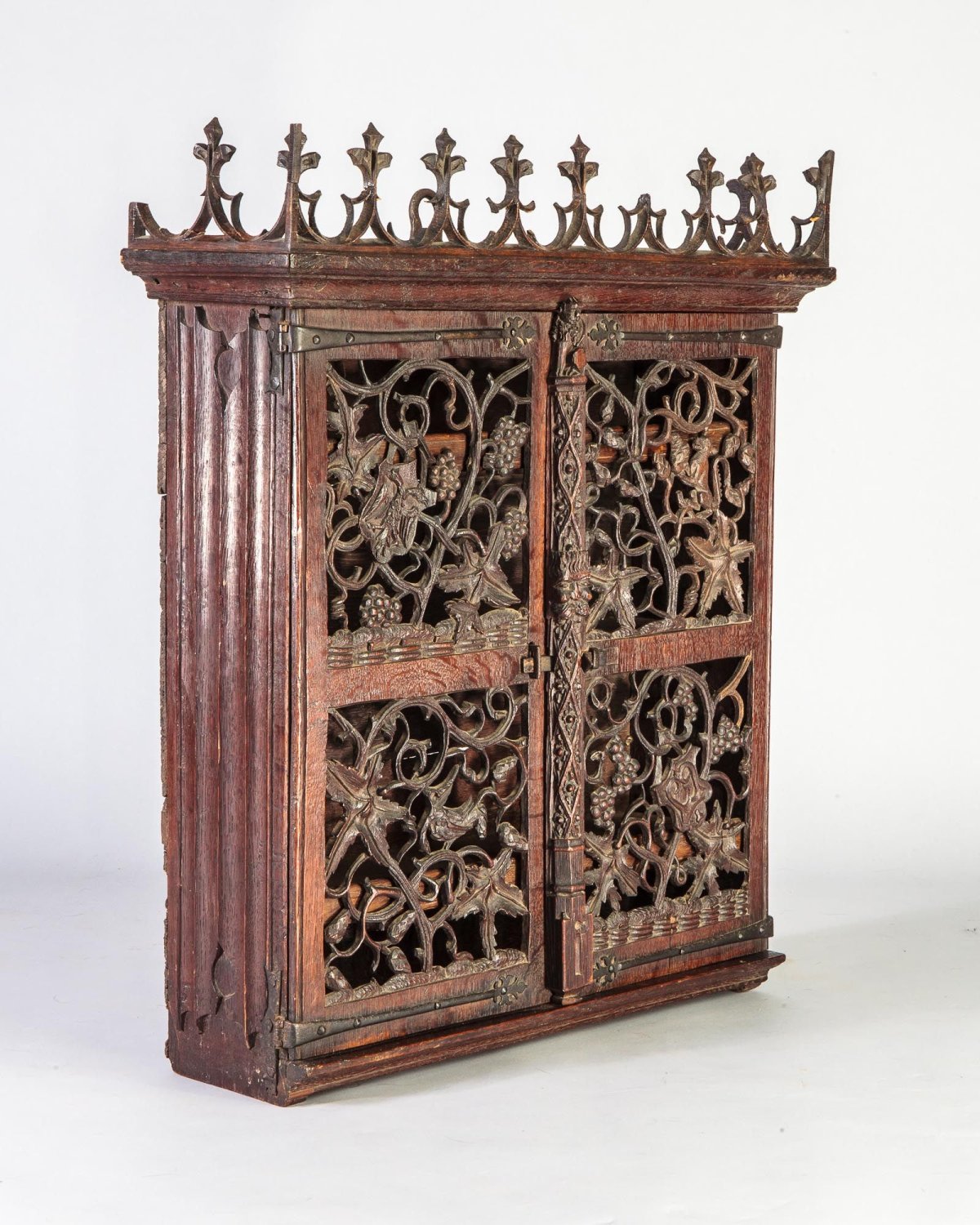 Gothic Carving мебель