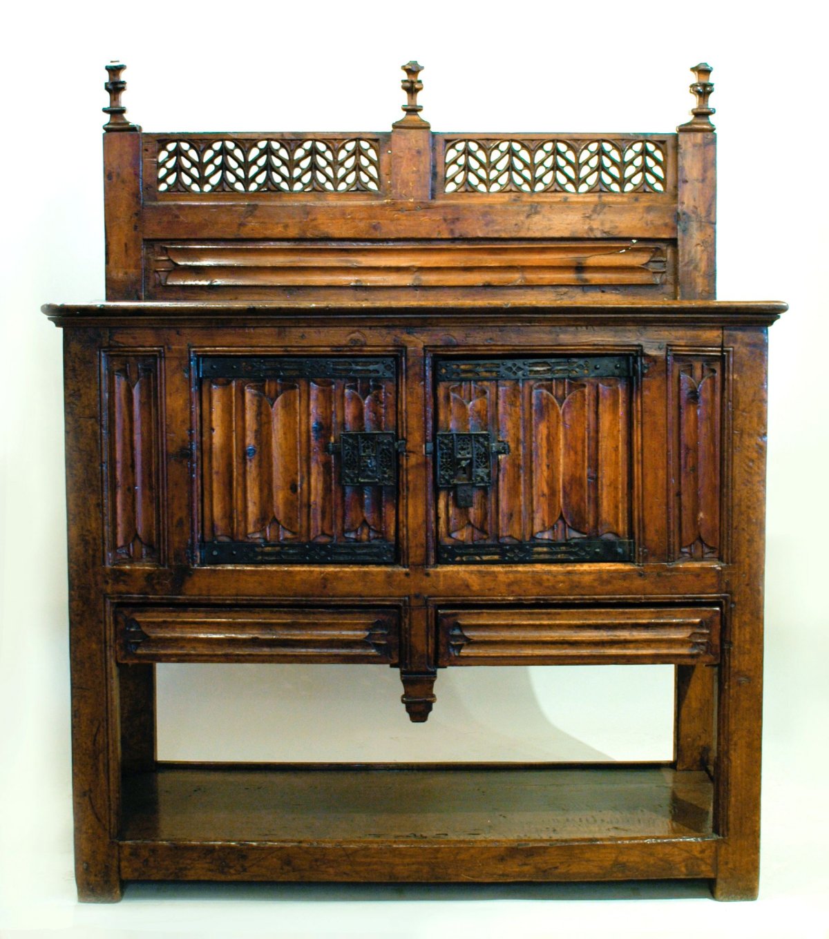 Мебель в стиле Готика