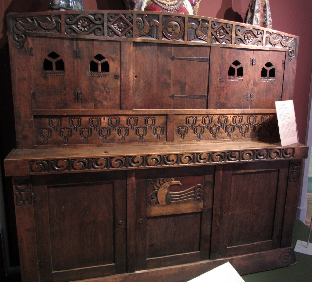 Средневековая мебель