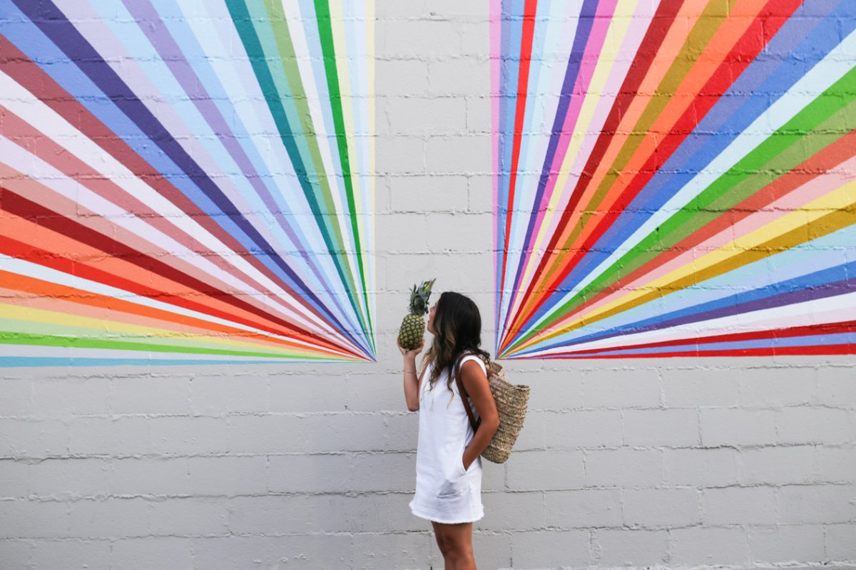 Радужная стена