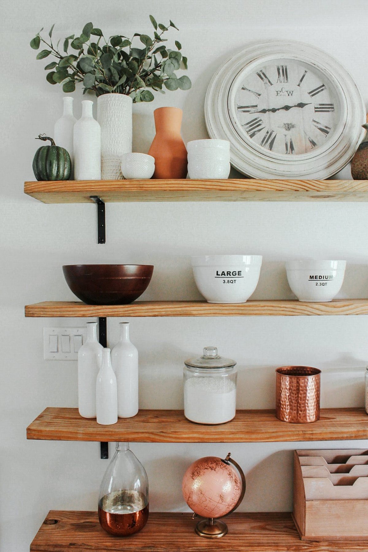 Деревянные полочки