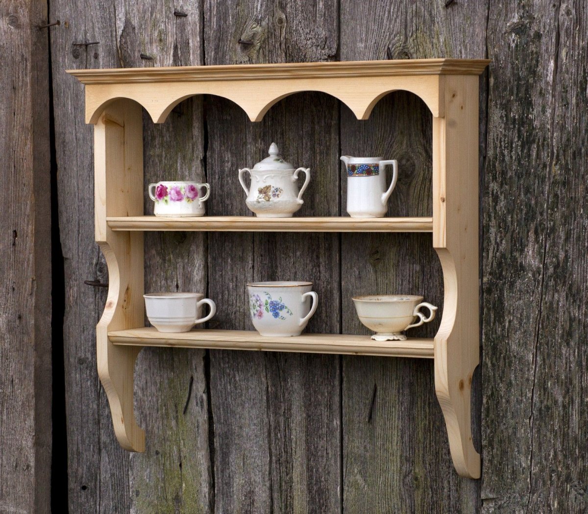 Деревянные полки на кухню