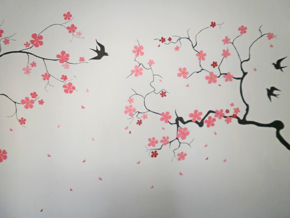 Сакура на стене в спальне