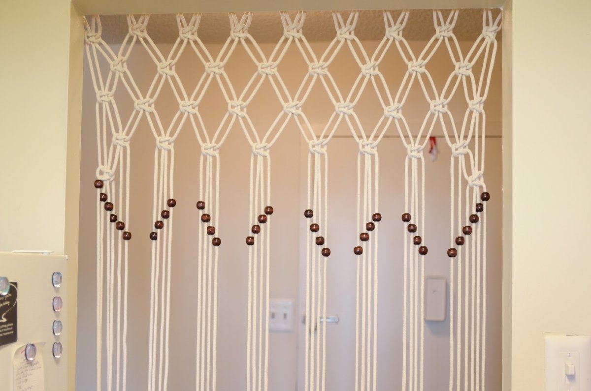 Деревянные шторы на дверной проем