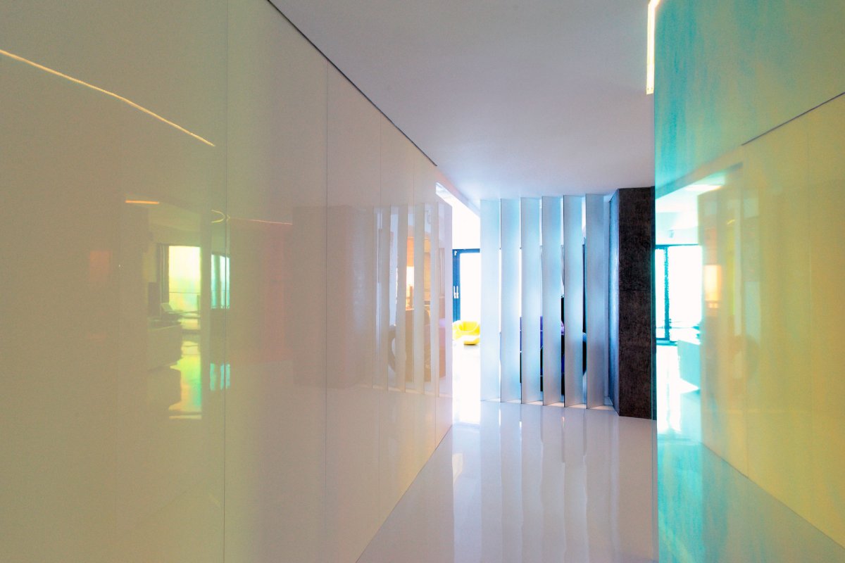 Белая глянцевая краска для стен