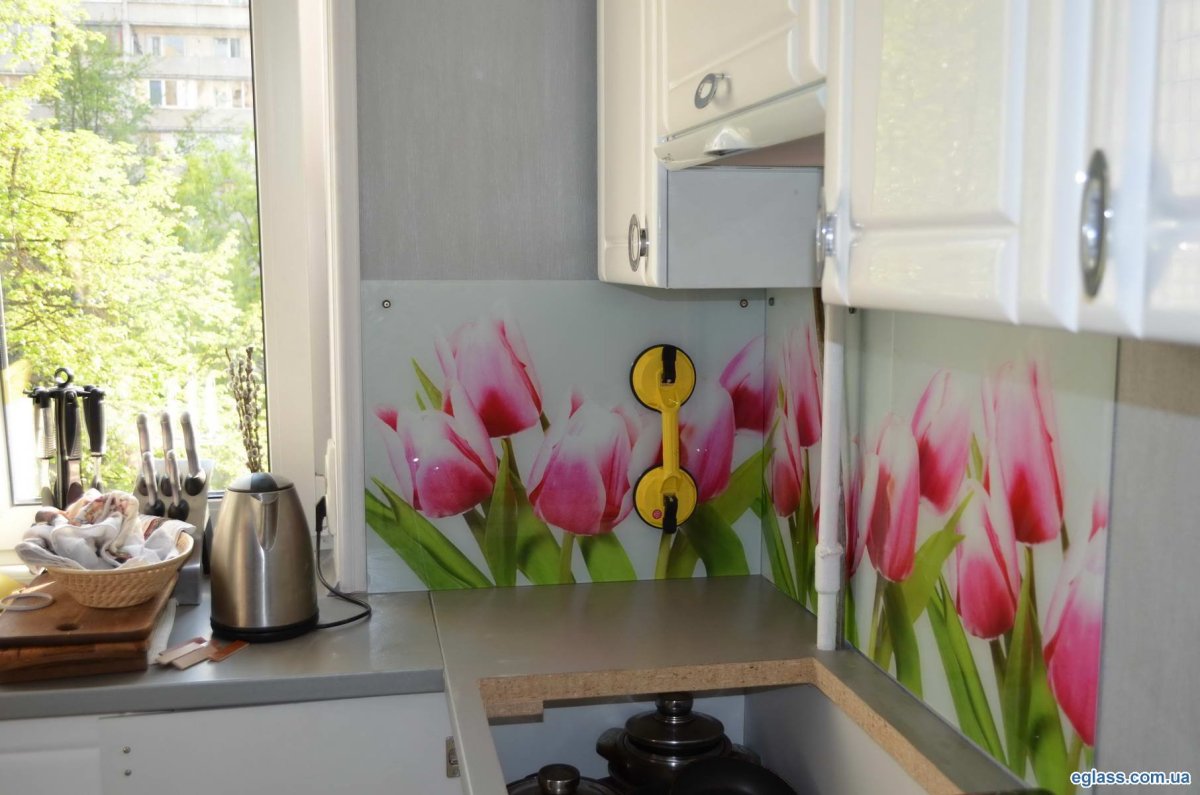 Фартук для кухни тюльпаны