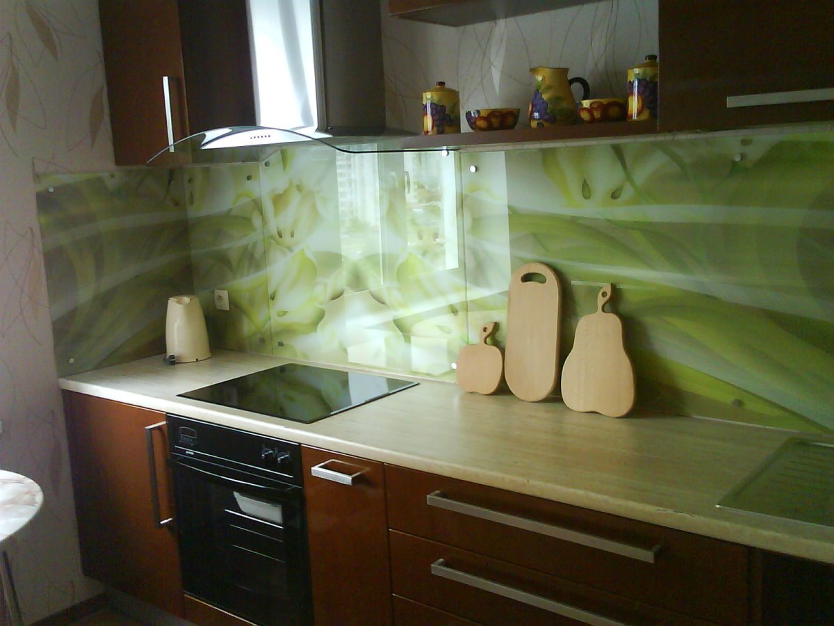 Фартук стекло приклеен