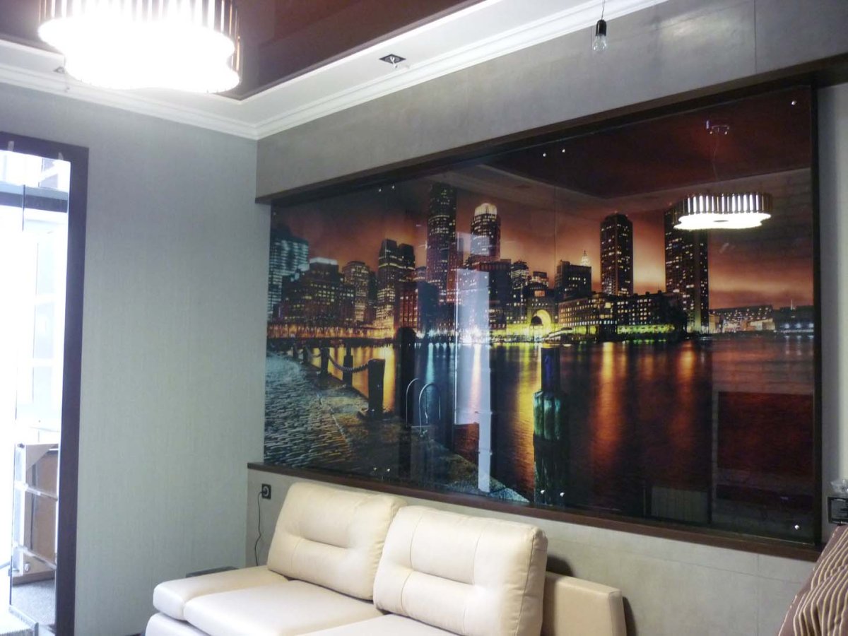 Стеклянное панно на стену