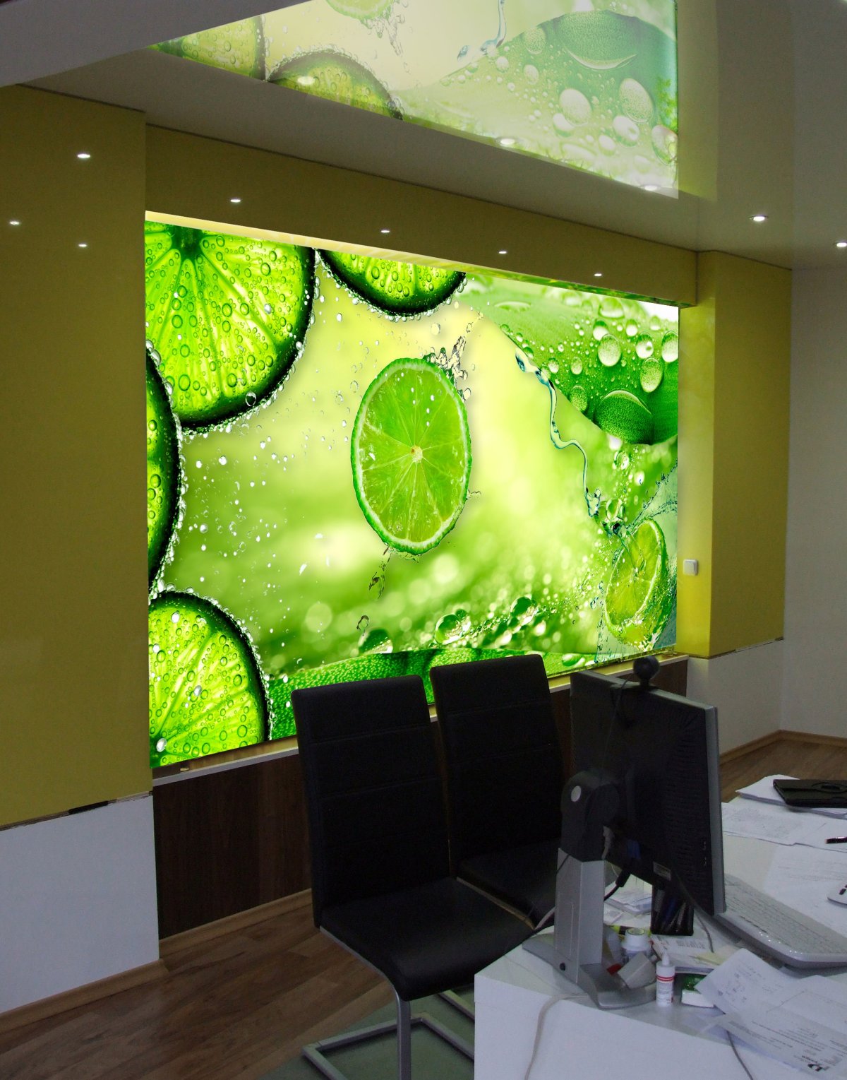 Стеклянное панно на стену с подсветкой