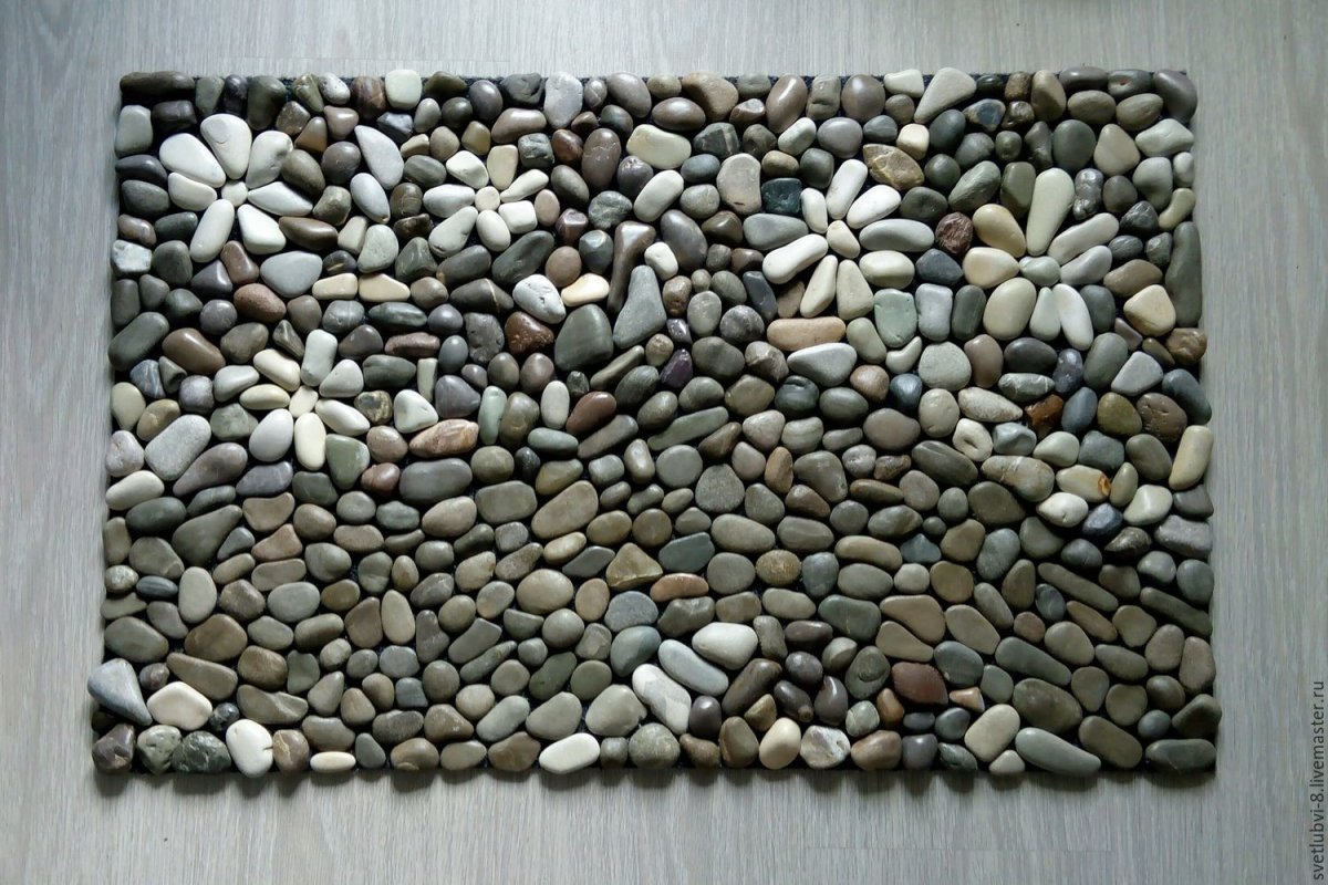 Массажный коврик из гальки