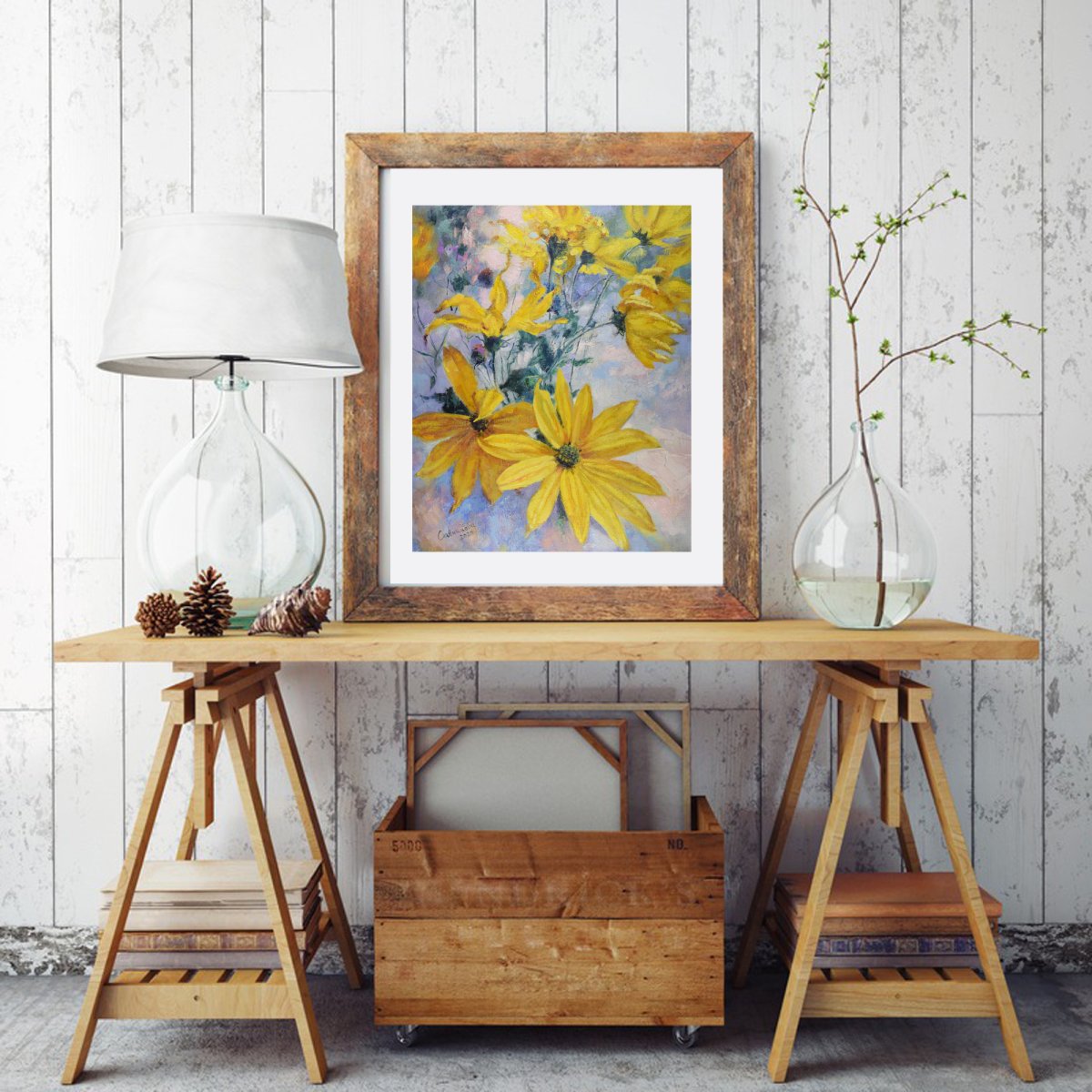 Картина на мольберте в интерьере гостиной