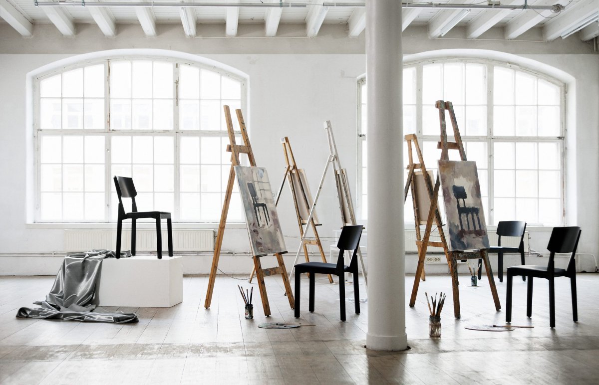 Мастерская с мольбертом