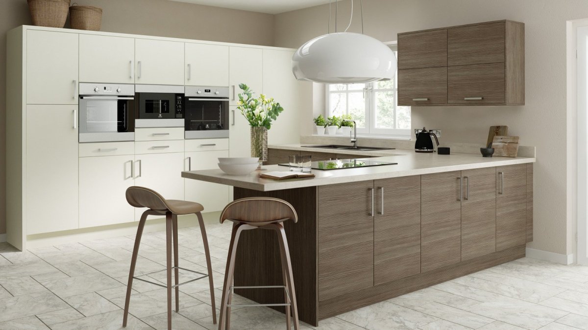 Бело коричневая кухня